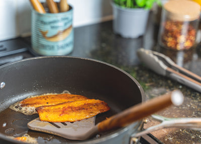 Kitchen fish turner utensil